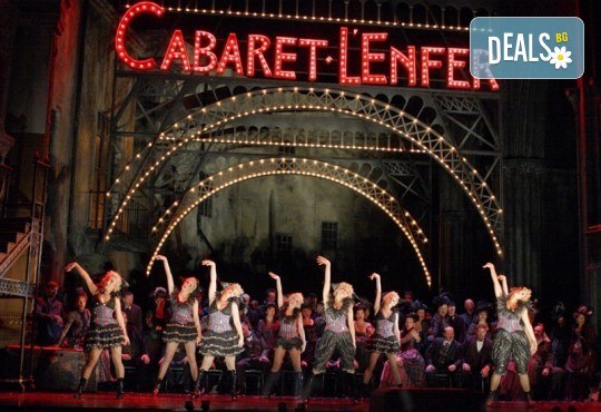 Кино Арена представя операта ФАУСТ, постановка на Дейвид Маквикър, спектакъл на Кралската опера в Лондон! Гледайте на 29 май, 1 и 2 юни, в кината в София! - Снимка 4