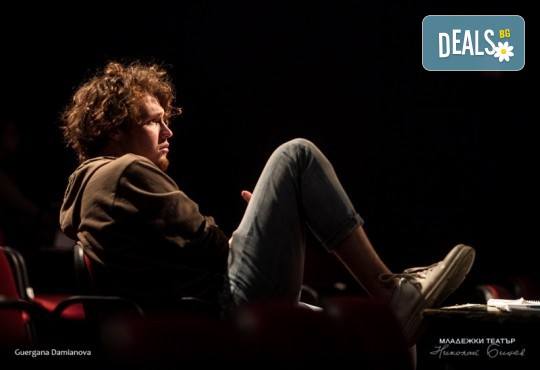 Гледайте Аз, Фойербах със Стефан Мавродиев на 22.06. от 19ч. в Младежки театър, Камерна сцена, 1 билет! - Снимка 4