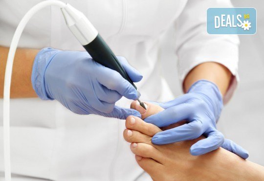 Безупречна визия! Медицински педикюр с гел лак Gelish или Canni в салон за красота Феникс в кв. Лозенец! - Снимка 6