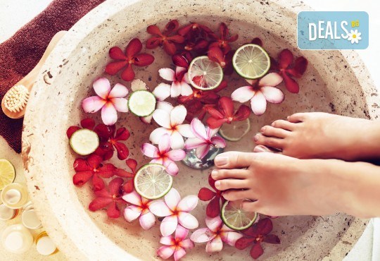 Безупречна визия! Медицински педикюр с гел лак Gelish или Canni в салон за красота Феникс в кв. Лозенец! - Снимка 2