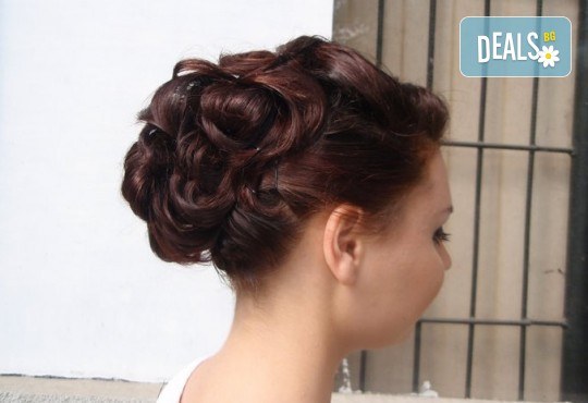 Страхотна визия! Професионален грим и прическа по избор в салон за красота Коса и Грим! - Снимка 13