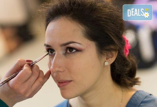 Страхотна визия! Професионален грим и прическа по избор в салон за красота Коса и Грим! - Снимка 12