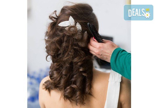 Страхотна визия! Професионален грим и прическа по избор в салон за красота Коса и Грим! - Снимка 8