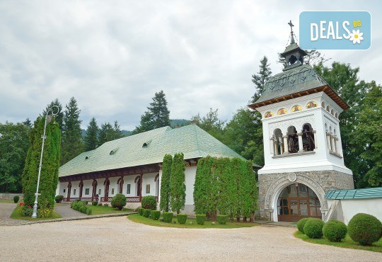 За 22 септември в Румъния! 2 нощувки със закуски в Синая, транспорт, посещение на двореца Пелеш! - Снимка 3