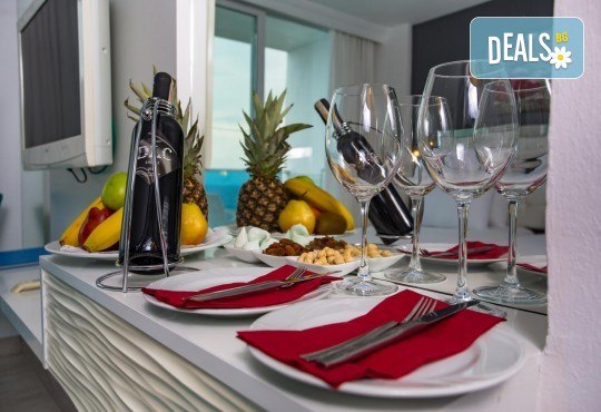 Почивка в края на септември в Кушадасъ, Турция! 7 нощувки на база Ultra All Inclusive в хотел LE BLEU 5*, възможност за транспорт - Снимка 12