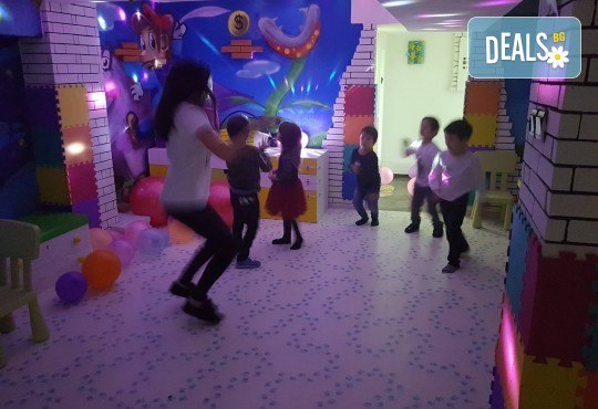 Два часа тематично парти с украса, аниматори, много игри, дискотека, подарък за рожденика, храна и напитки за всички деца от Детски парти център АбракадабрА! - Снимка 9