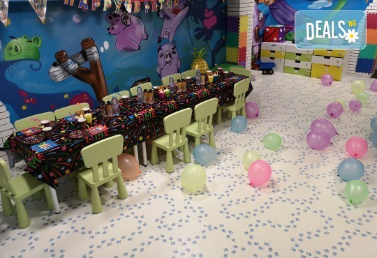 Два часа тематично парти с украса, аниматори, много игри, дискотека, подарък за рожденика, храна и напитки за всички деца от Детски парти център АбракадабрА! - Снимка 6