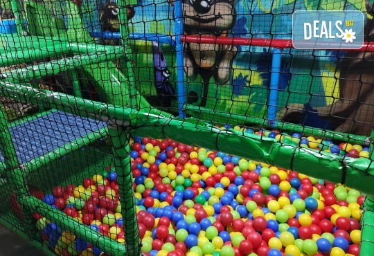 Два часа тематично парти с украса, аниматори, много игри, дискотека, подарък за рожденика, храна и напитки за всички деца от Детски парти център АбракадабрА! - Снимка 7