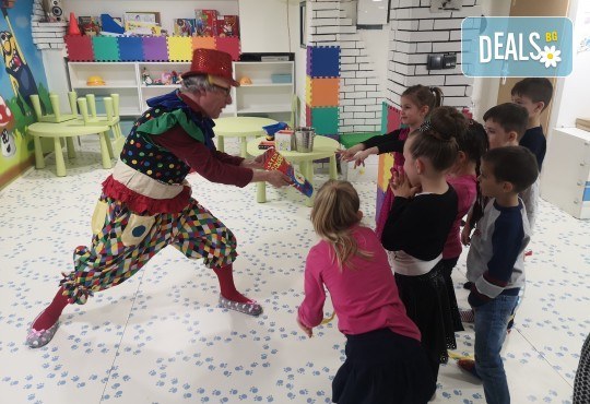 2 часа детски рожден ден с фокусник-клоун, двама аниматори, много игри, детска дискотека, украса, подарък за рожденика, храни и напитки за всяко дете от Детски парти център АбракадабрА! - Снимка 3