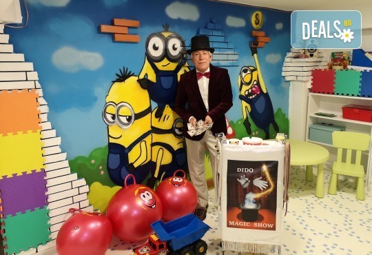 2 часа детски рожден ден с фокусник-клоун, двама аниматори, много игри, детска дискотека, украса, подарък за рожденика, храни и напитки за всяко дете от Детски парти център АбракадабрА! - Снимка 1