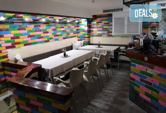 2 часа детски рожден ден с фокусник-клоун, двама аниматори, много игри, детска дискотека, украса, подарък за рожденика, храни и напитки за всяко дете от Детски парти център АбракадабрА! - Снимка 14