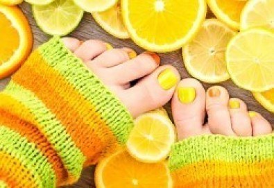 Красиви крачета! Поглезете се с педикюр с гел лак BlueSky в Салон за красота Мечта