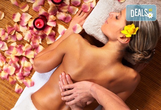 Подарък за любимата! 80 минути релакс с масло от роза: нежен пилинг, арома масаж на цяло тяло, маска за лице в Спа център Senses Massage & Recreation! - Снимка 1