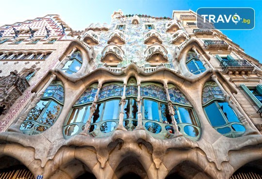 Есен в Барселона - сърцето на Каталуня, с Дари Травел! Самолетен билет, 3 нощувки със закуски в хотел 3*, водач и богата програма - Снимка 2