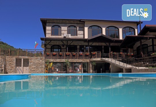 Уикенд през юли в Стара планина! 1 нощувка със закуска в комплекс Тодорини кукли, транспорт, посещение на Вършец и водопад Райски кът! - Снимка 2