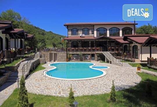 Уикенд през юли в Стара планина! 1 нощувка със закуска в комплекс Тодорини кукли, транспорт, посещение на Вършец и водопад Райски кът! - Снимка 1