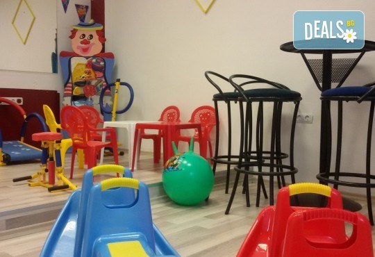 Парти Направи си сам! 2 часа детски рожден ден за 15 деца: включена зала, украса, напитки и възможност за лично планиране на партито в Детски център - Приказен свят! - Снимка 6