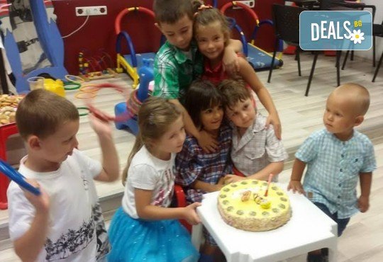 Парти Направи си сам! 2 часа детски рожден ден за 15 деца: включена зала, украса, напитки и възможност за лично планиране на партито в Детски център - Приказен свят! - Снимка 16