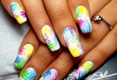 Красиви цветове върху ноктите! Маникюр с гел лак, сваляне на стар гел лак и 4бр. ръчно рисувани декорации във VM's Beauty House!