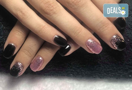 Красиви цветове върху ноктите! Маникюр с гел лак, сваляне на стар гел лак и 4бр. ръчно рисувани декорации във VM's Beauty House! - Снимка 12