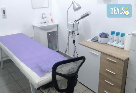 Класически или френски маникюр с гел лак Black Bottle и безплатно сваляне на стар гел лак в Beauty Studio Platinum! - Снимка 9