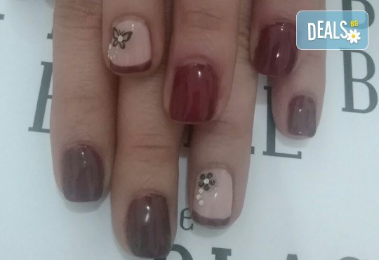 Класически или френски маникюр с гел лак Black Bottle и безплатно сваляне на стар гел лак в Beauty Studio Platinum! - Снимка 6