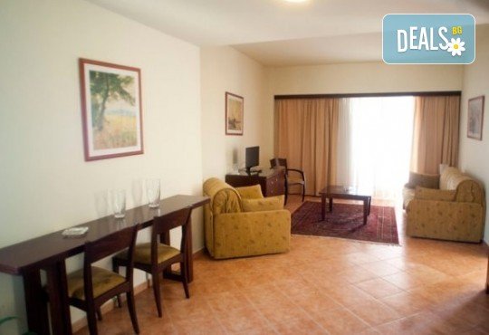 На плаж в Кавала, Амолофи Бийч и Неа Ираклица, Северна Гърция! 1 нощувка със закуска в Hotel Oceanis 3* в Кавала, транспорт и обиколка в Кавала - Снимка 7