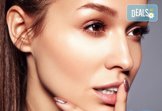 Поставяне на гел върху естествен нокът за укрепване и здравина, класически маникюр с лак CND + бонус: масаж на ръце в салон за красота Женско царство - Студентски град или Център! - Снимка 3