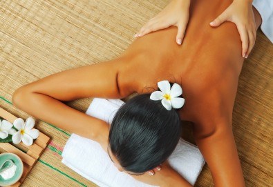 Спокойствие и релакс за тялото! Класически, релаксиращ или болкоуспокояващ масаж с био масла на цяло тяло и бонус: масаж на глава в салон Женско Царство!