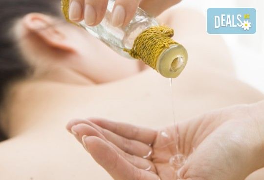 Спокойствие и релакс за тялото! Класически, релаксиращ или болкоуспокояващ масаж с био масла на цяло тяло и бонус: масаж на глава в салон Женско Царство! - Снимка 2