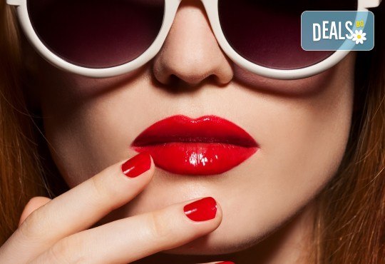 Уголемяване на устни или попълване на бръчки със 100% хиалуронова киселина и ултразвук - 1 или 5 процедури, в салон за красота Женско царство в Центъра или Студентски град! - Снимка 1