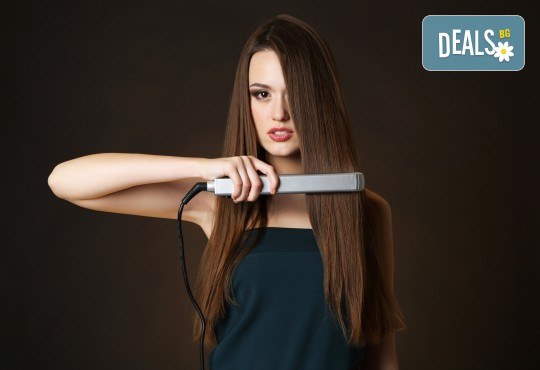 Подстригване с гореща ножица, масажно измиване и подхранваща терапия в 3 стъпки с инфраред преса в салон Женско Царство в Центъра или Студентски град! - Снимка 3