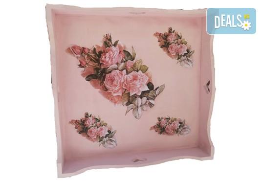 Дървен поднос, изработен чрез техниката „декупаж“, с дизайн по избор от Хартиен свят! - Снимка 4