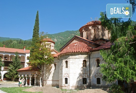 Есен в Родопите, с Дари Травел! Нощувка, закуска и вечеря, хотел 3* в Пампорово, транспорт и посещение на Кръстова гора, Бачковския манастир и пещерата Дяволското гърло - Снимка 6
