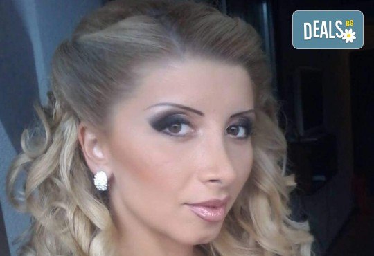 Професионален грим - дневен, вечерен или опушен, масажно измиване, оформяне със сешоар по избор в Женско царство в Центъра или Студентски град! - Снимка 14