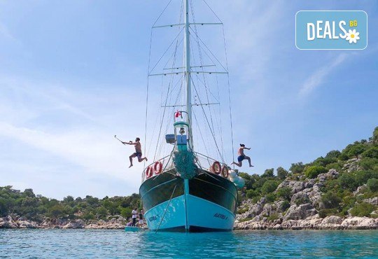 Време е за море, слънце и морски приключения! Добре дошли на борда на круиз в Райския залив край Созопол - 4 часа, с разхлаждаща напитка, слънчеви бани, плуване! - Снимка 3