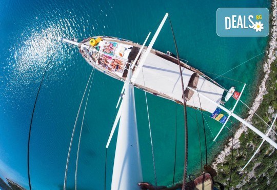 Време е за море, слънце и морски приключения! Добре дошли на борда на круиз в Райския залив край Созопол - 4 часа, с разхлаждаща напитка, слънчеви бани, плуване! - Снимка 4