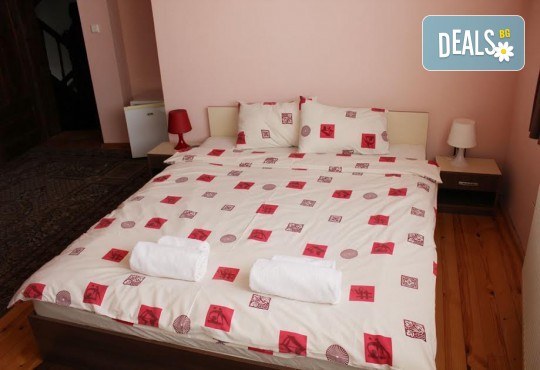 Почивка в Добринище! 1 нощувка със закуска и вечеря в къща за гости Андрееви, отстъпка за ползване на минерален басейн! - Снимка 10