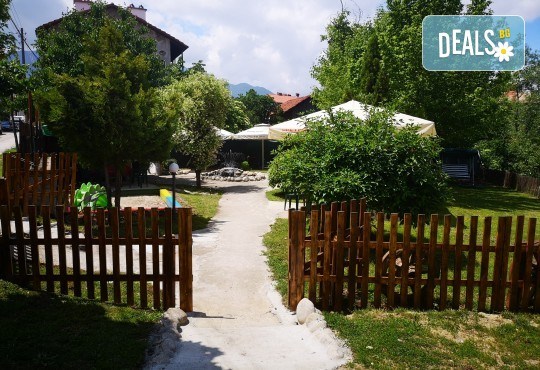 Почивка в Добринище! 1 нощувка със закуска в къща за гости Андрееви, отстъпка за ползване на минерален басейн! - Снимка 6