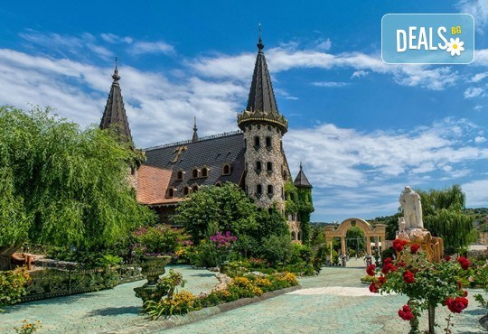 Магическа приказка край Созопол! Вход за замъка в Равадиново и 15 минути езда на расов кон! - Снимка 1