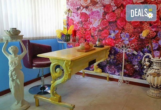 Лечебната сила на кристалите! 100-минутен луксозен СПА пакет Hot Stone с кристали и топли камъни, шоколадов пилинг и кралски масаж на цяло тяло, лице, глава и рефлексотерапия в Wellness Center Ganesha Club! - Снимка 9