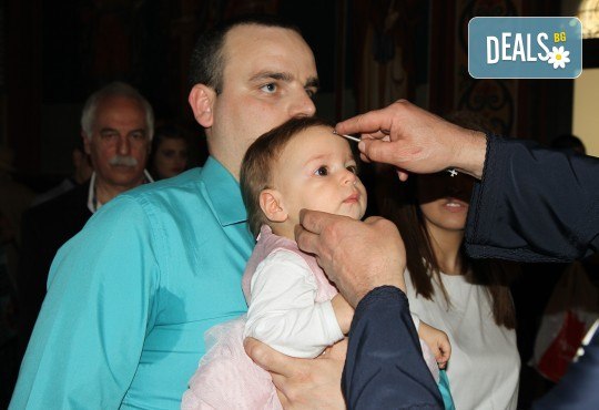 Фотозаснемане на кръщение - до 1 час, с неограничен брой кадри, фотосесия, фотокнига А4 и ПОДАРЪК – DVD! - Снимка 8