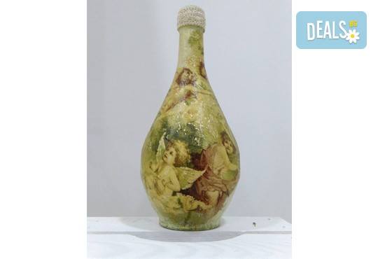 Научете нещо ново и интересно! Еднодневен уъркшоп на тема Декупаж върху бутилка + чаша вино или чай от Ателие Цветна магия! - Снимка 4