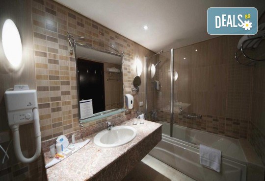 Посетете Египет през октомври! 6 нощувки в AMC Royal Hotel & Spa 5* на база All Inclusive в Хургада и 1 нощувка със закуска в Barcelo Cairo Pyramids 4* в Кайро, самолетен билет и трансфери - Снимка 11