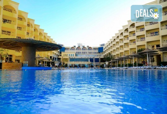 Посетете Египет през октомври! 6 нощувки в AMC Royal Hotel & Spa 5* на база All Inclusive в Хургада и 1 нощувка със закуска в Barcelo Cairo Pyramids 4* в Кайро, самолетен билет и трансфери - Снимка 9