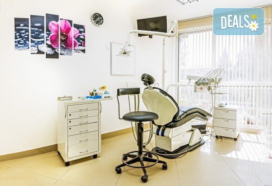 Обстоен преглед, почистване на зъбен камък и зъбна плака с ултразвук в дентална клиника Рай-Дент! - Снимка 6