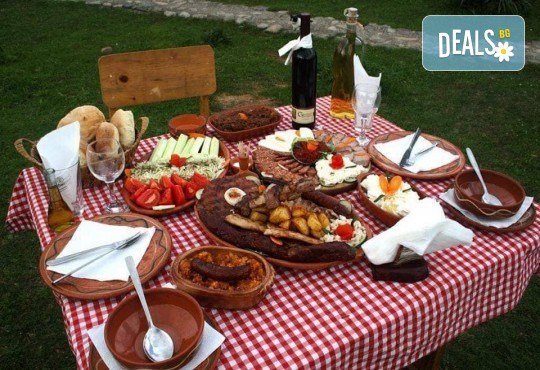 Купон по сръбски в Етно село Срна през август! 1 нощувка със закуска, вечеря с жива музика и напитки, транспорт и посещение на Темския манастир - Снимка 7