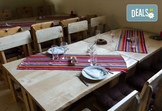 Купон по сръбски в Етно село Срна през август! 1 нощувка със закуска, вечеря с жива музика и напитки, транспорт и посещение на Темския манастир - Снимка 6