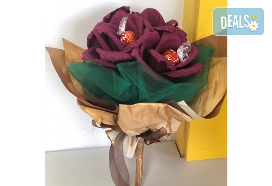 Ръчно изработен шоколадов букет с 5 бонбона и хартиени цветя от Онлайн магазин за подаръци Банана! - Снимка 8