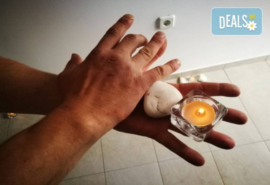 80-минутна релаксираща терапия с класически или релаксиращ масаж и хидратираща маска на цяло тяло в Масажно студио Адонай Елохай! - Снимка 5